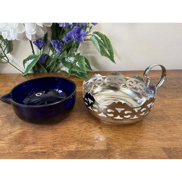Vintage Cobalt Blue‎ Glass Creamer with Ornate Silver Plated Holder - Picture 6 of 7